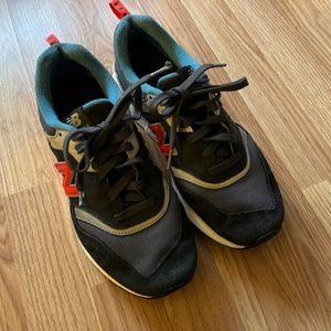 Size 9 - New Balance 997 Magnet
